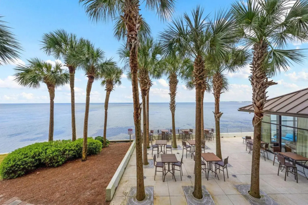 Lovely Sandestin Resort Studio with Balcony and Beautiful View