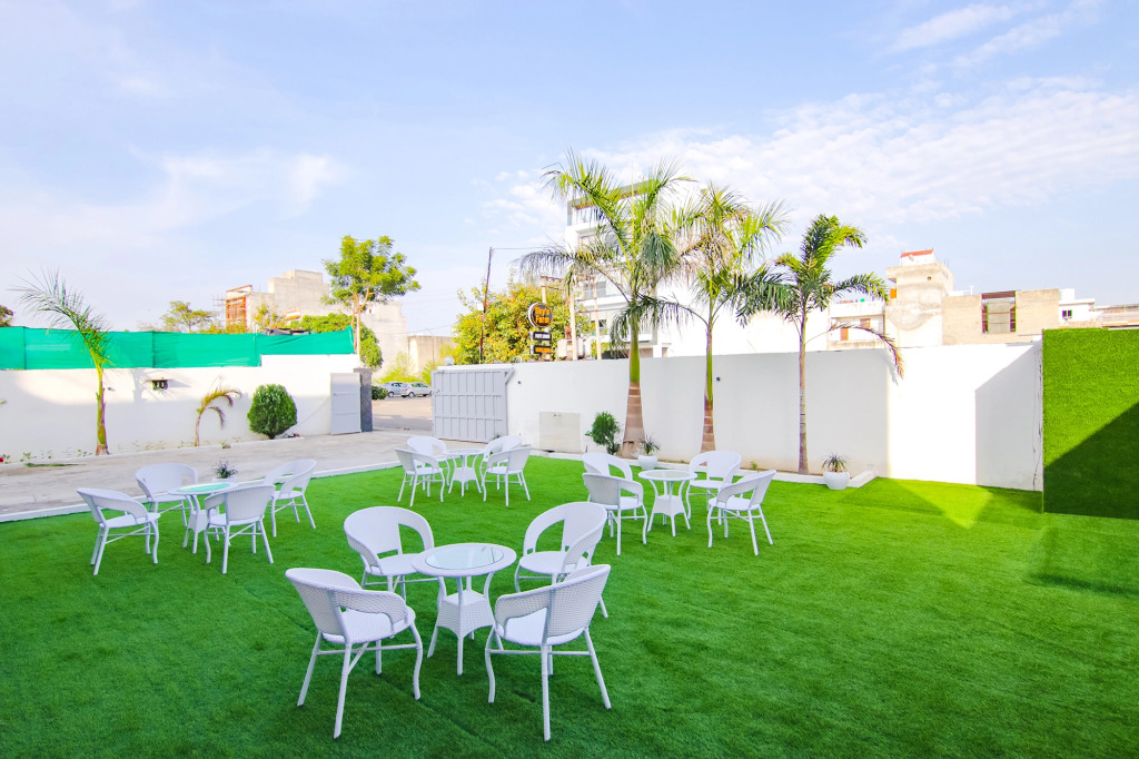 FabHotel Sky Lark Farm