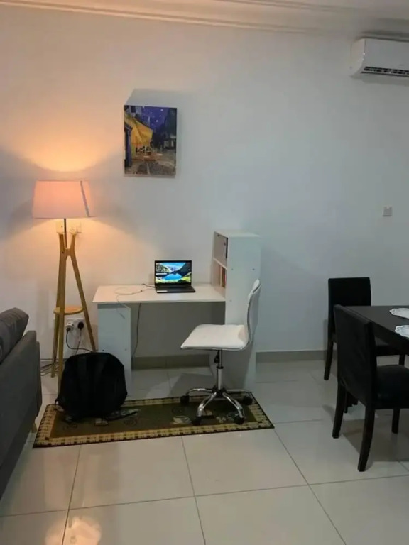 Entire Cozy 2-bedroom House Plus Free Car Use