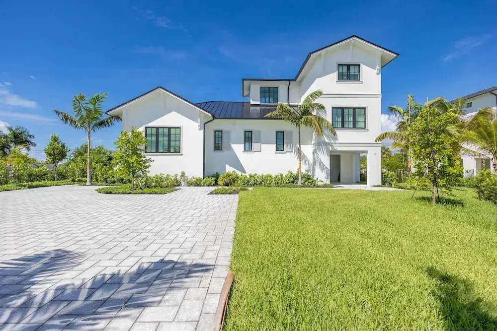 Brand New Catchlight House With Private Pool