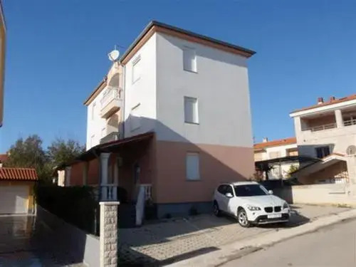 Burle Apartment with FREE private parking