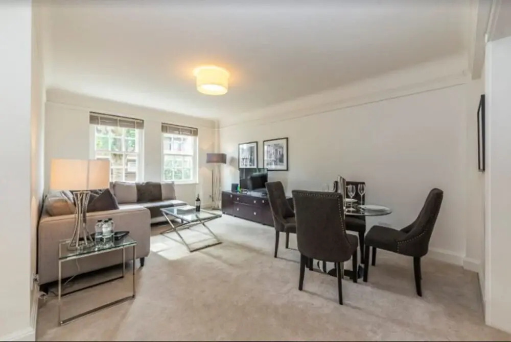 Two Bed Flat in Fashionable Chelsea