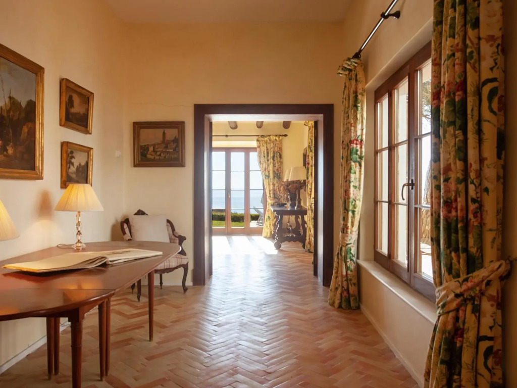 Villa Can Pirata . Seafront Villa For 10 People