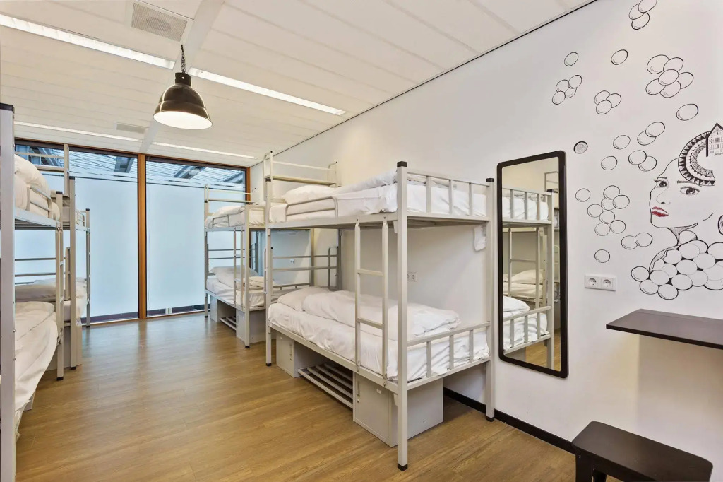 Hostelle - Caters to Women