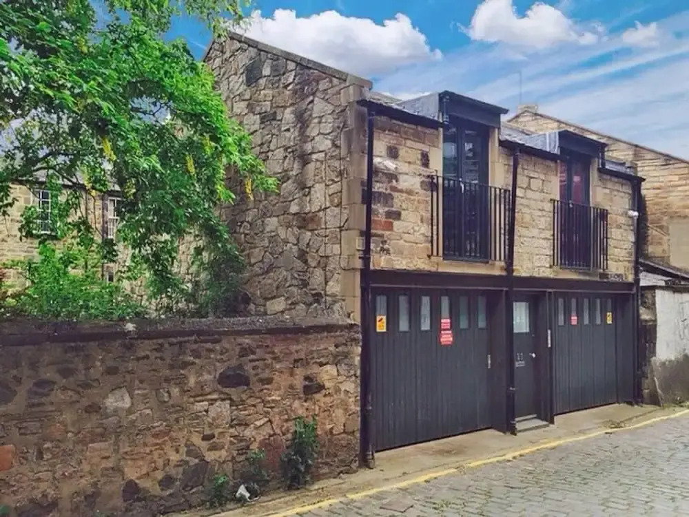 Stylish 1 Bedroom Edinburgh Mews House