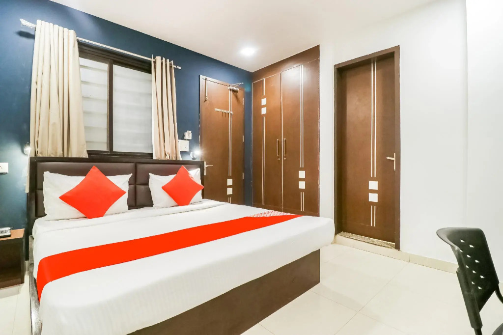 OYO 69611 Hotel Mannat