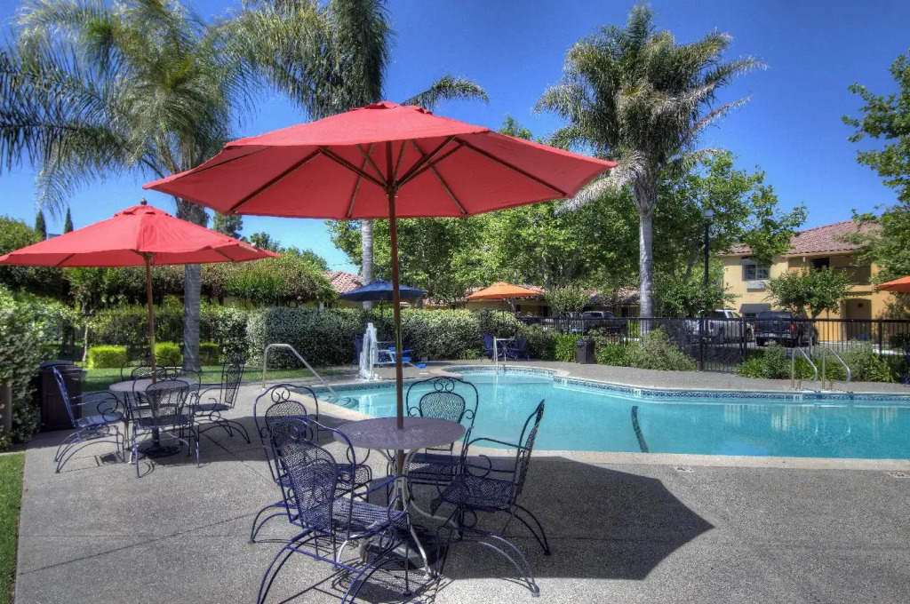 University Park Inn & Suites, an Ascend Collection Hotel