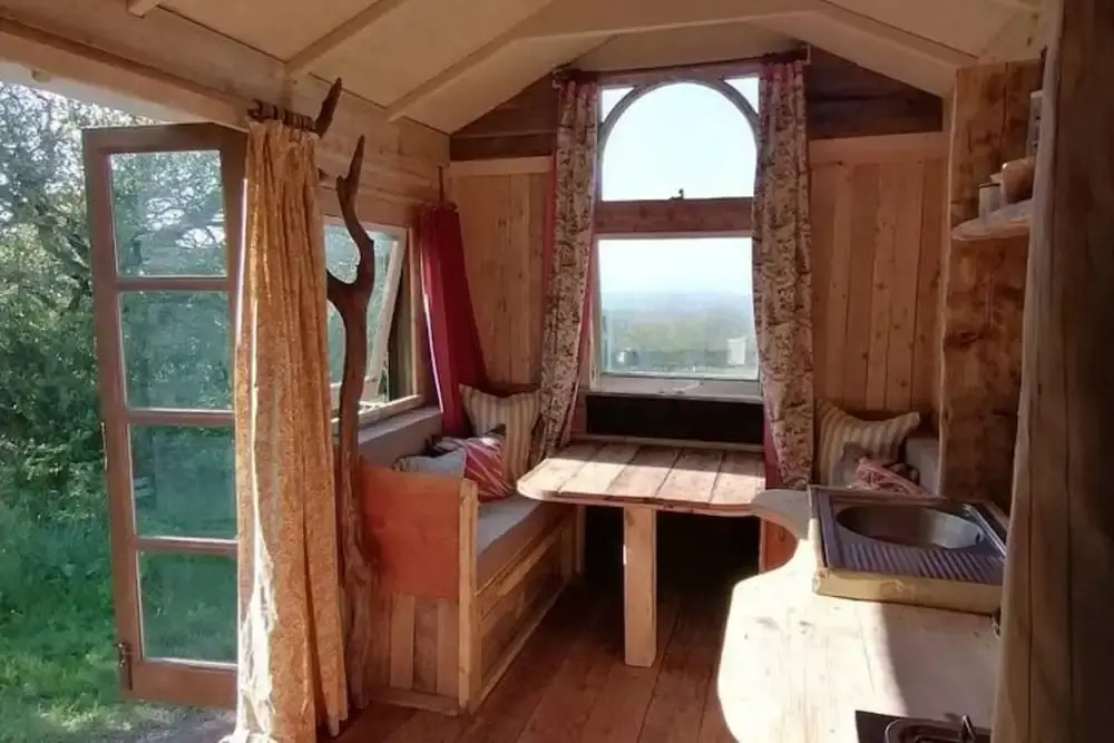 Totnes - Cabin - Sleeps 4 - Garden - Parking