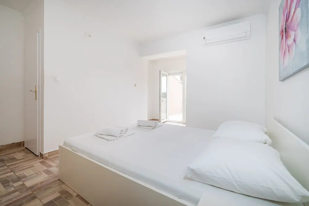 Studio Apartments Near Center 3