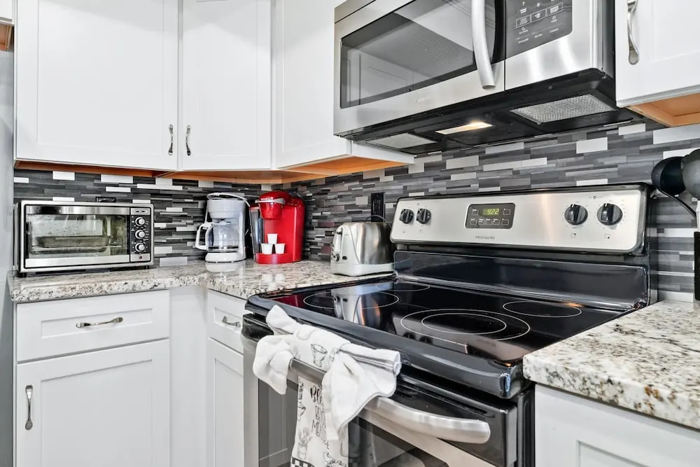 Ocean View 2BR Condo Daytona Shores FL Sleeps 4