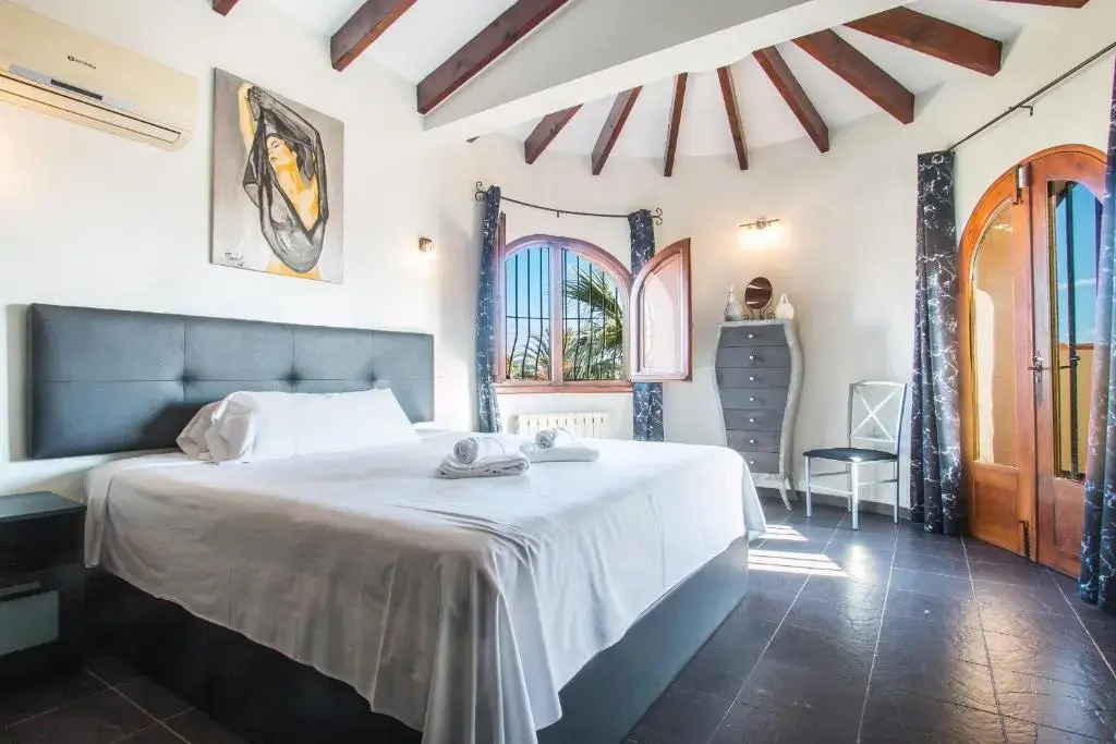 Villa Ebro - PlusHolidays
