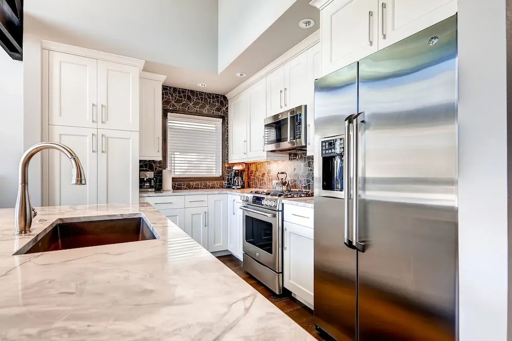 Luxe Pines Lodge Townhome Sleeps 10 4 Bedroom Townhouse by RedAwning