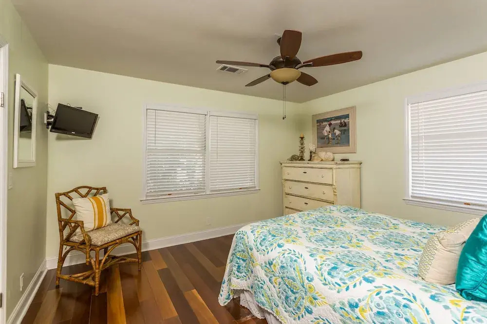 4219 13th Street by Hodnett Cooper