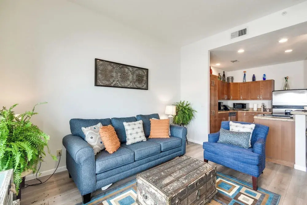 Pool Access, Walk to Beach: Galveston Condo!