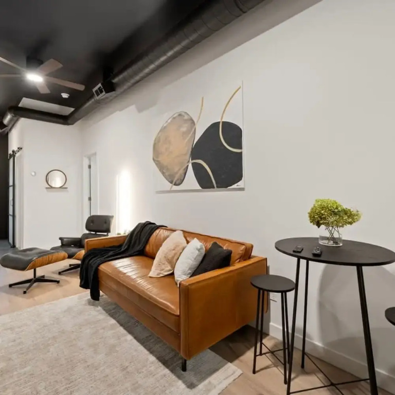 Chic 4-bedroom Haven Designer s Dream Home