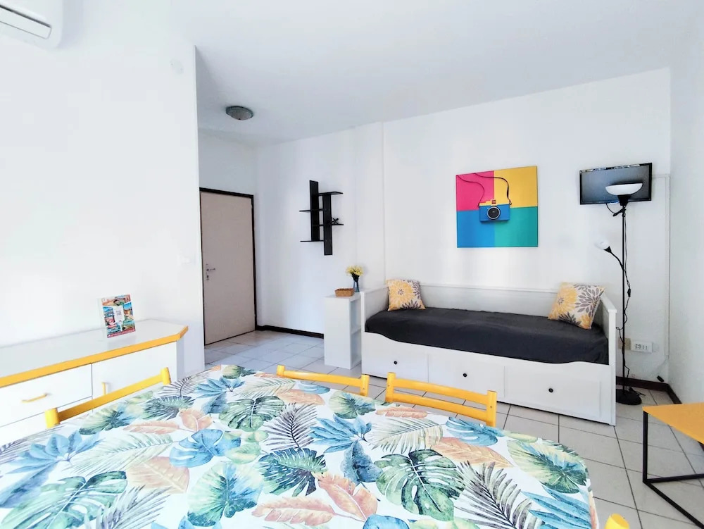 Cozy Flat by the Beach