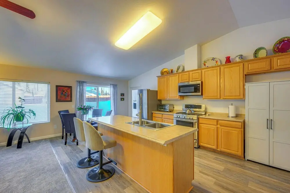 ~ 3 Mi to Ski & Hiking Trails: Soldotna Home