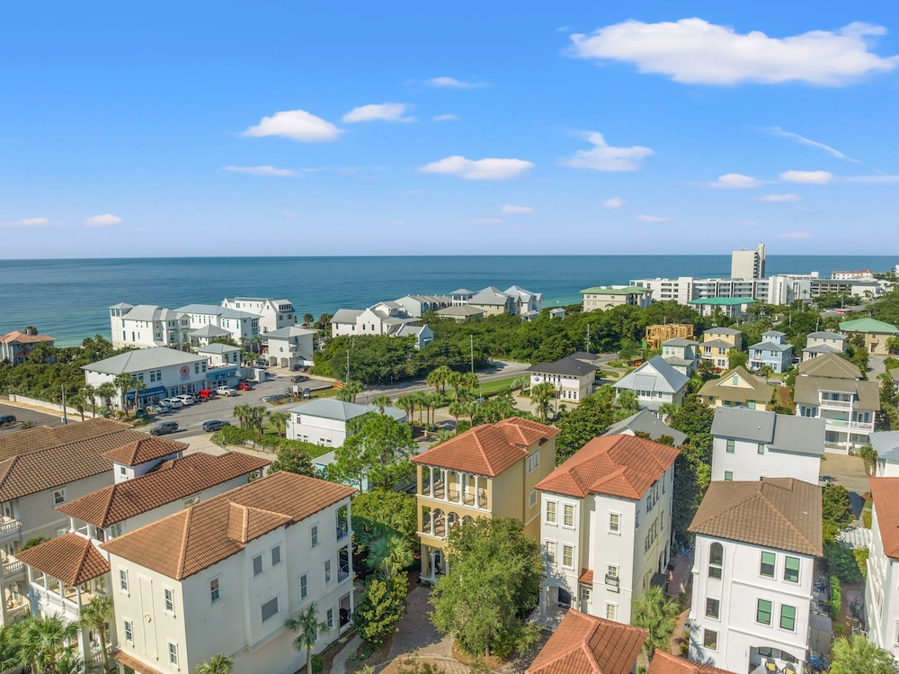 Luxury Home Steps from Beach in Gated Community
