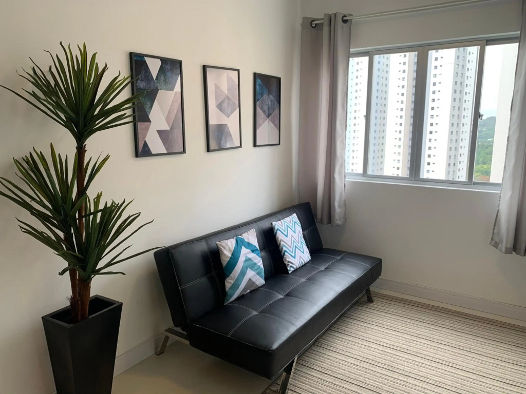 1103- Apartamento Encantador, amplo e decorado, mobiliario moderno, cozinha completa com utensílios , Excelente vista da cidade e localização privelegiada no bairro Bigorrilho