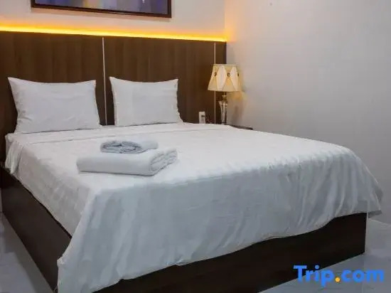 LILLY HOTEL