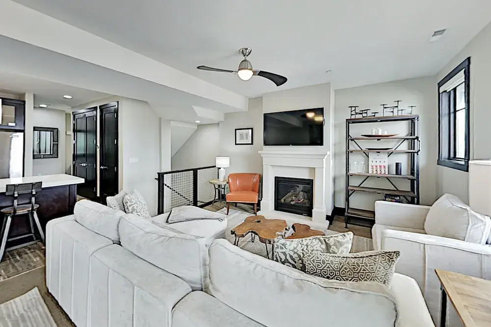 New Listing! Chic Townhome W/ Hot Tub, Near Skiing 3 Bedroom Townhouse