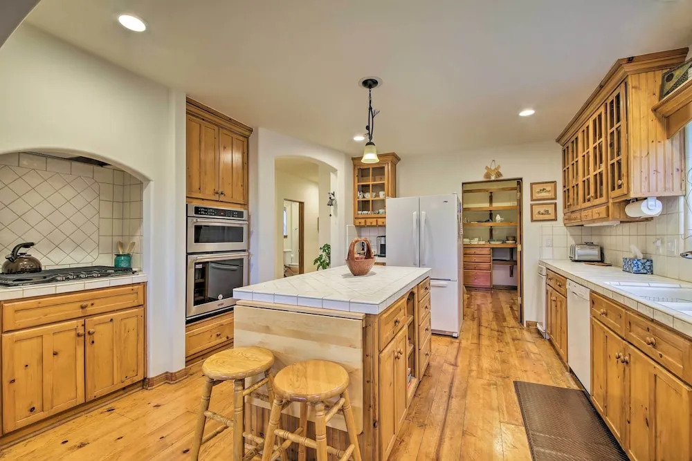 Luxe Lake Arrowhead Home w/ Deck, 3 Mi to Village