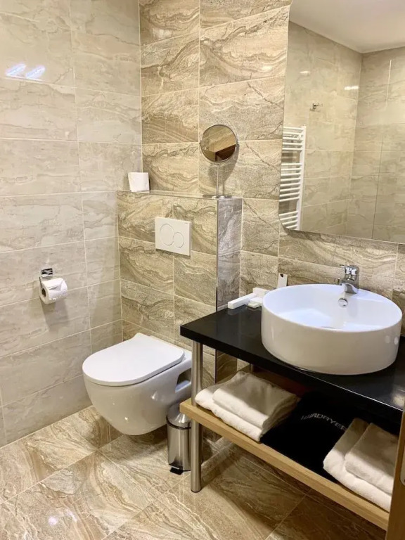 AZZA Hotel & Restaurant