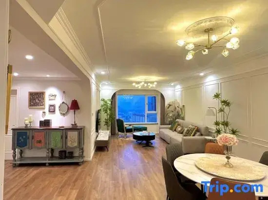 Yunyang Light Luxury Homestay