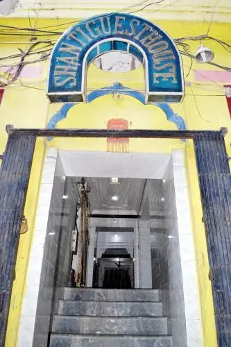 Goroomgo Shanti Guest House Varanasi