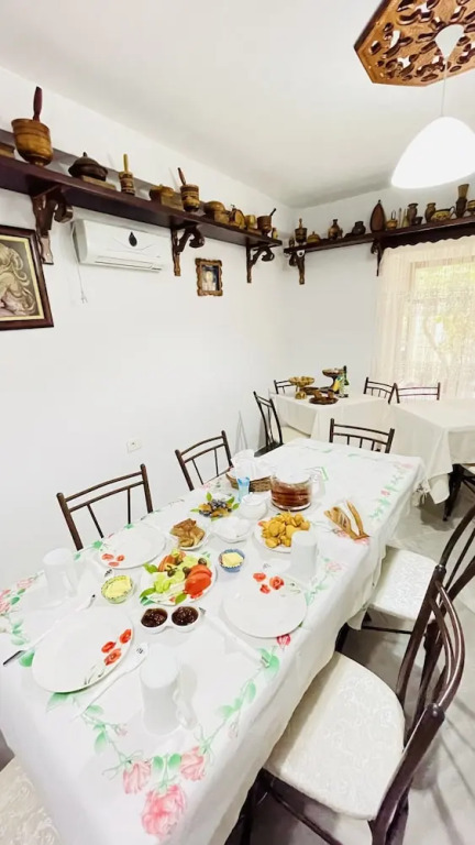 Denis House 1930 Cozy Private Rooms with Authentic Charm