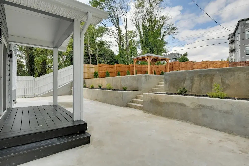 5 Mi to Inner Harbor: Expansive Family Getaway