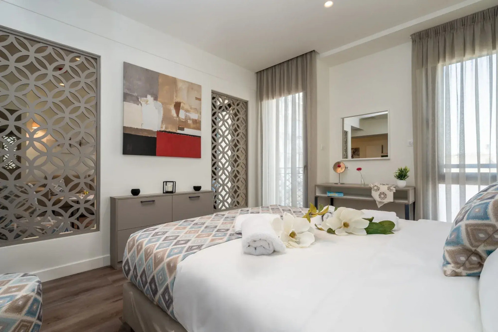 Urban Nest - Suites & Apartments