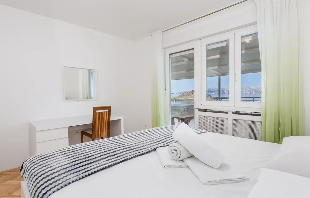 Nice Home in Sv.juraj With Wifi and 3 Bedrooms