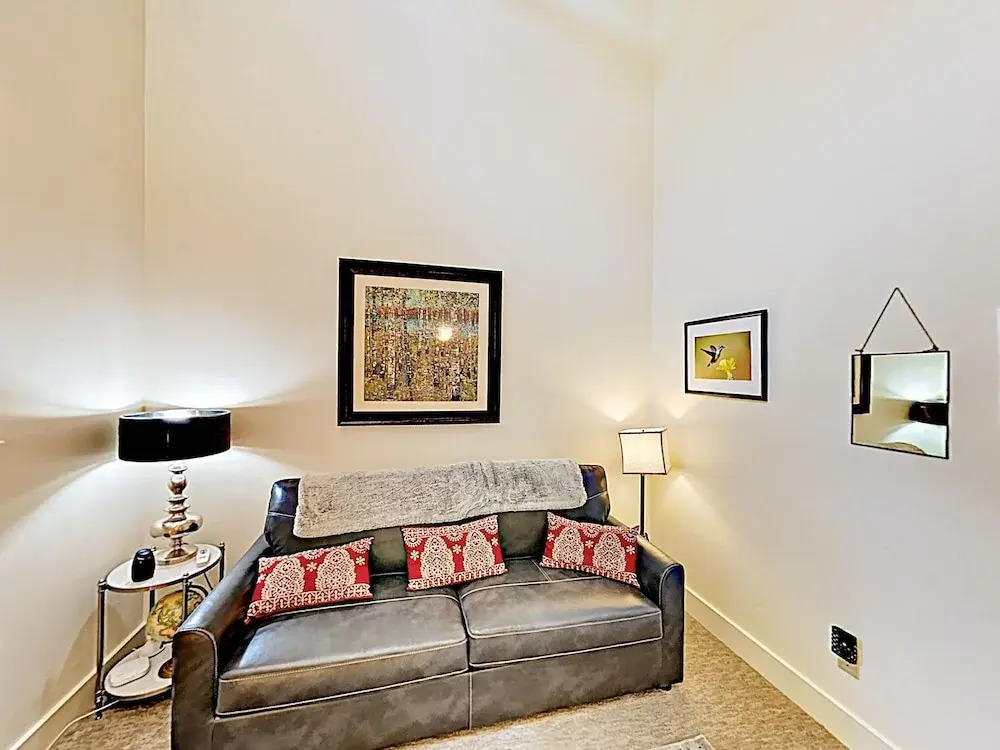 New Listing! Newpark Townhome W/ Hot Tub 2 Bedroom Townhouse