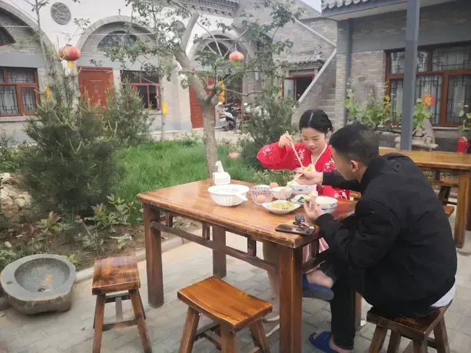 Cave Courtyard Homestay