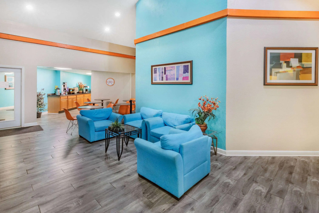 Howard Johnson by Wyndham Houston Hobby Airport