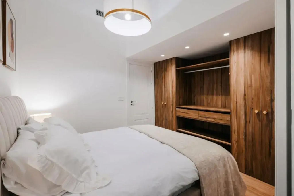 Stunning & Bright 2BD 2BTH – CITY CENTER -GRAN VIA