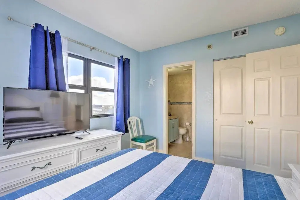 Orlando Condo w/ Balcony: 1.3 Miles to Universal!