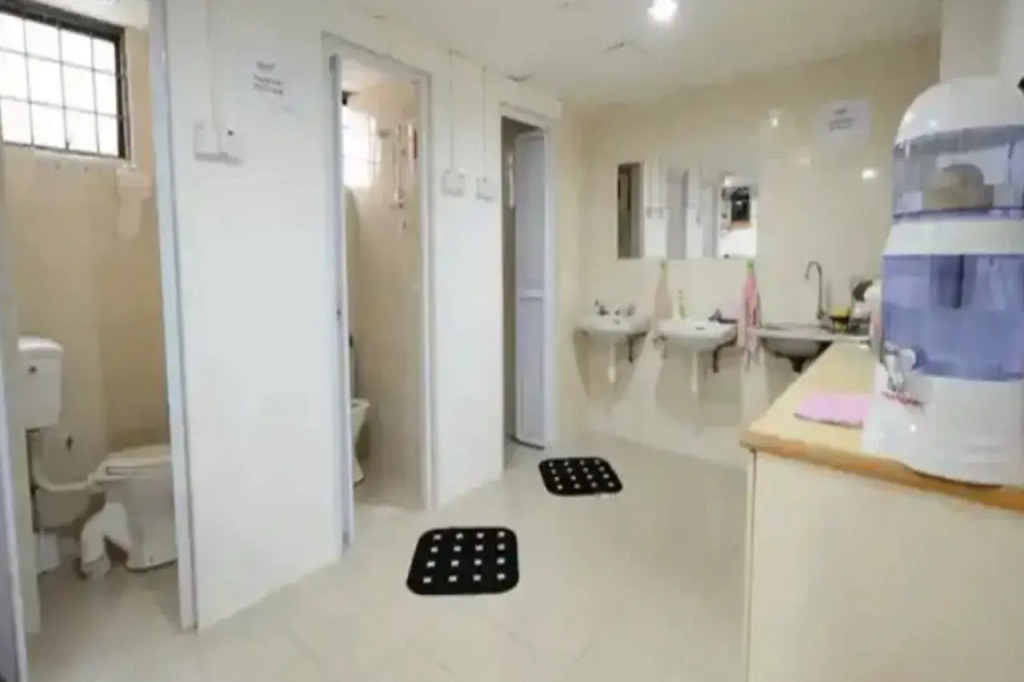 Submarine Guest House Central Market - Hostel