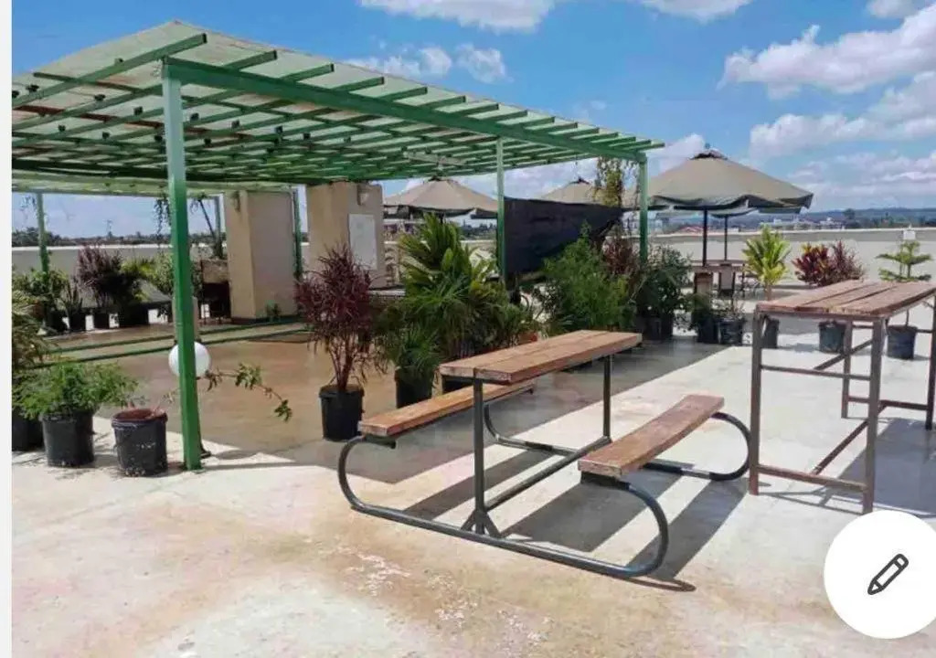 The glenn Apache House with a pool and free wifi