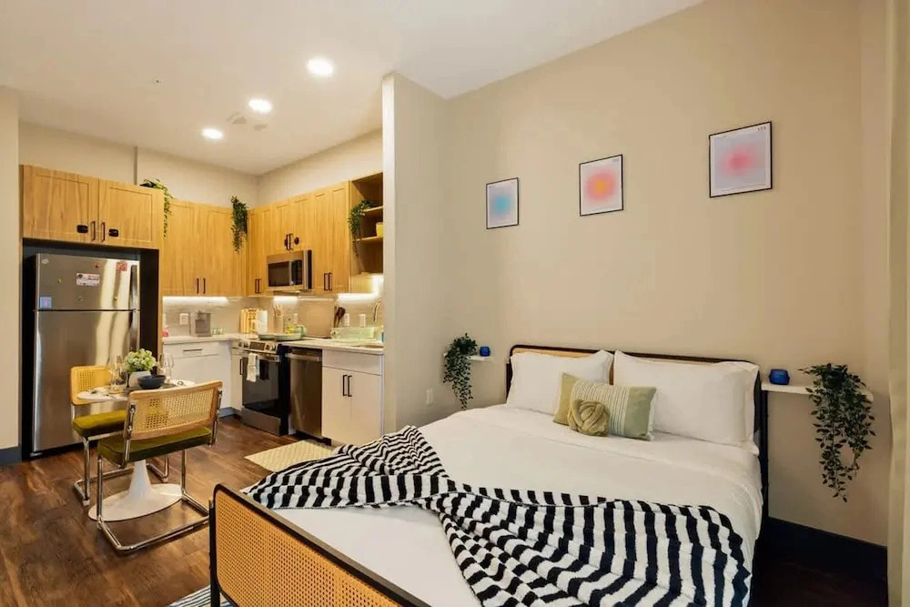 12min Downtown 6min Domain Pool Free Parking