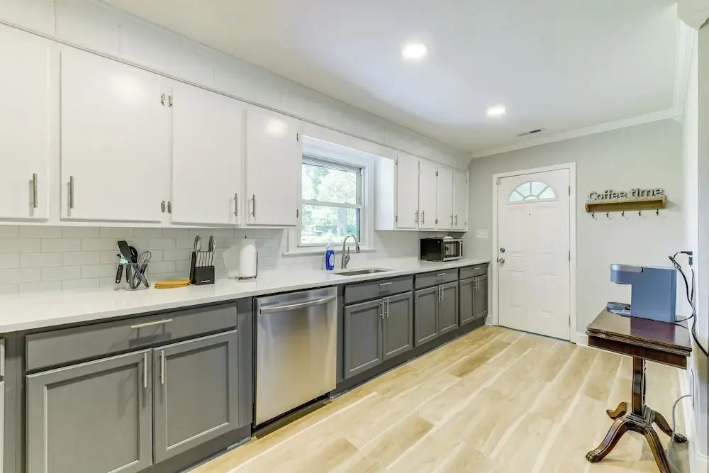 Charming Charlotte Home: 2 Mi to Downtown!