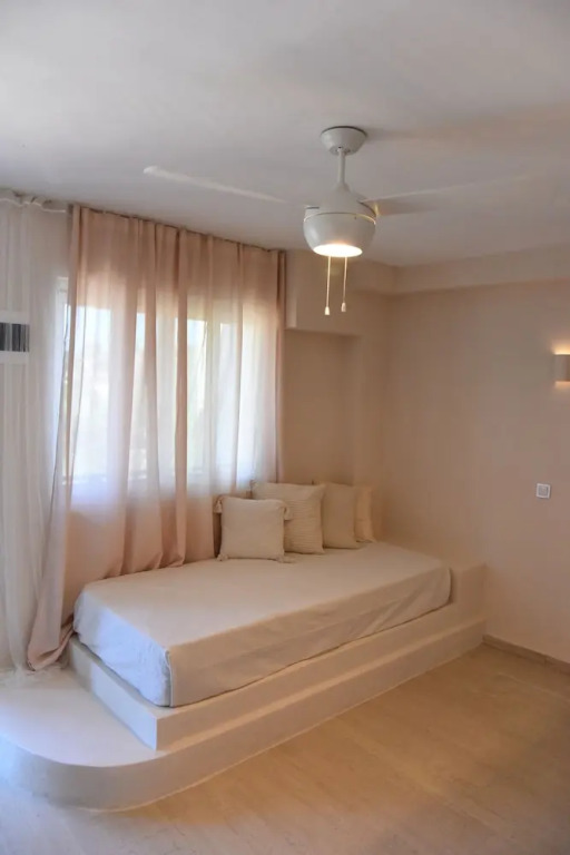 StayBridge Apartments, Mesongi