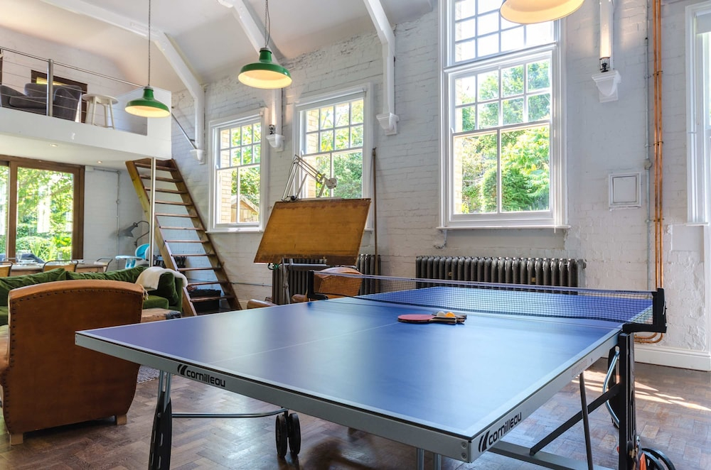 Entire Victorian Schoolhouse With hot tub and Harbour Views