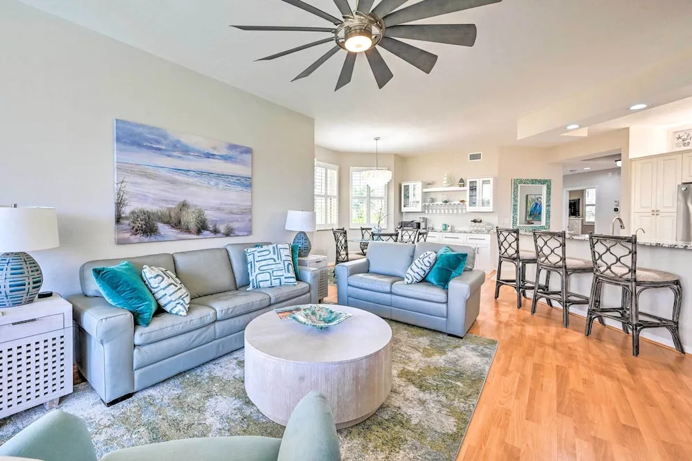 Naples Escape in Regatta w/ Resort Amenities!