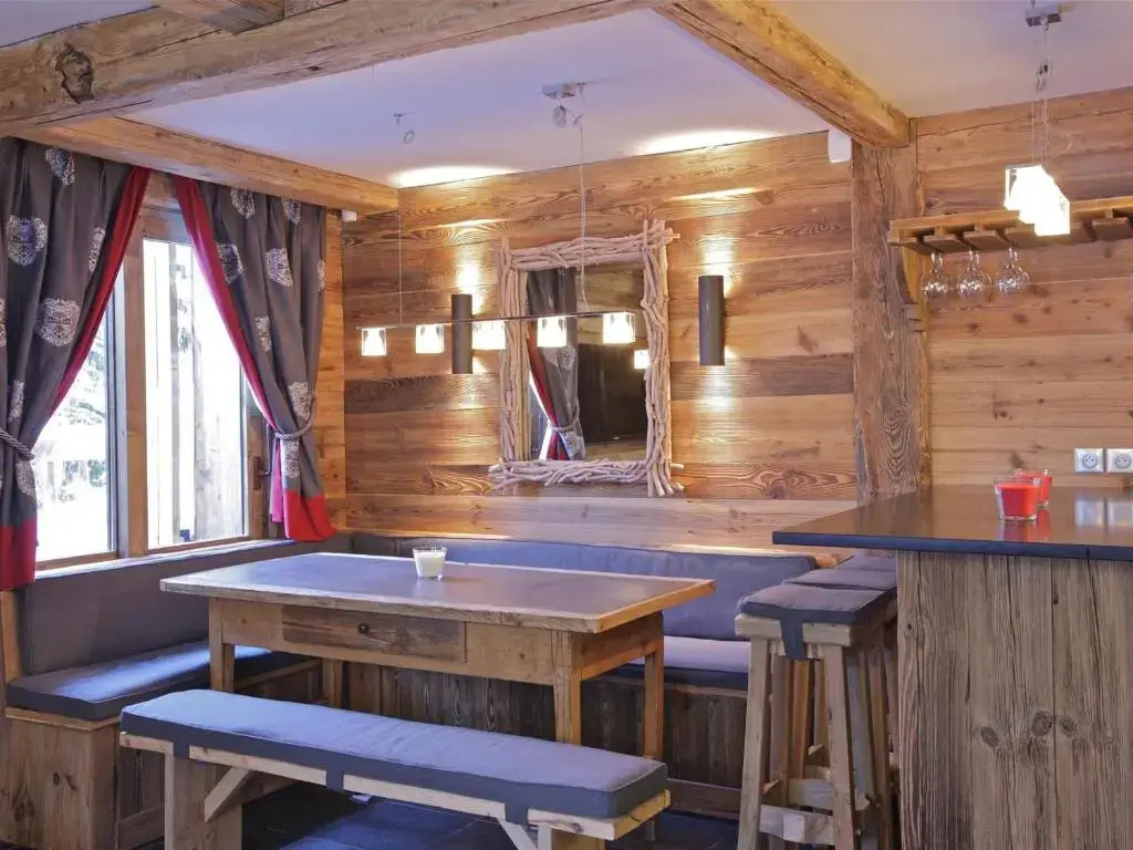 Chalet convivial proche des pistes avec parking - FR-1-564-25
