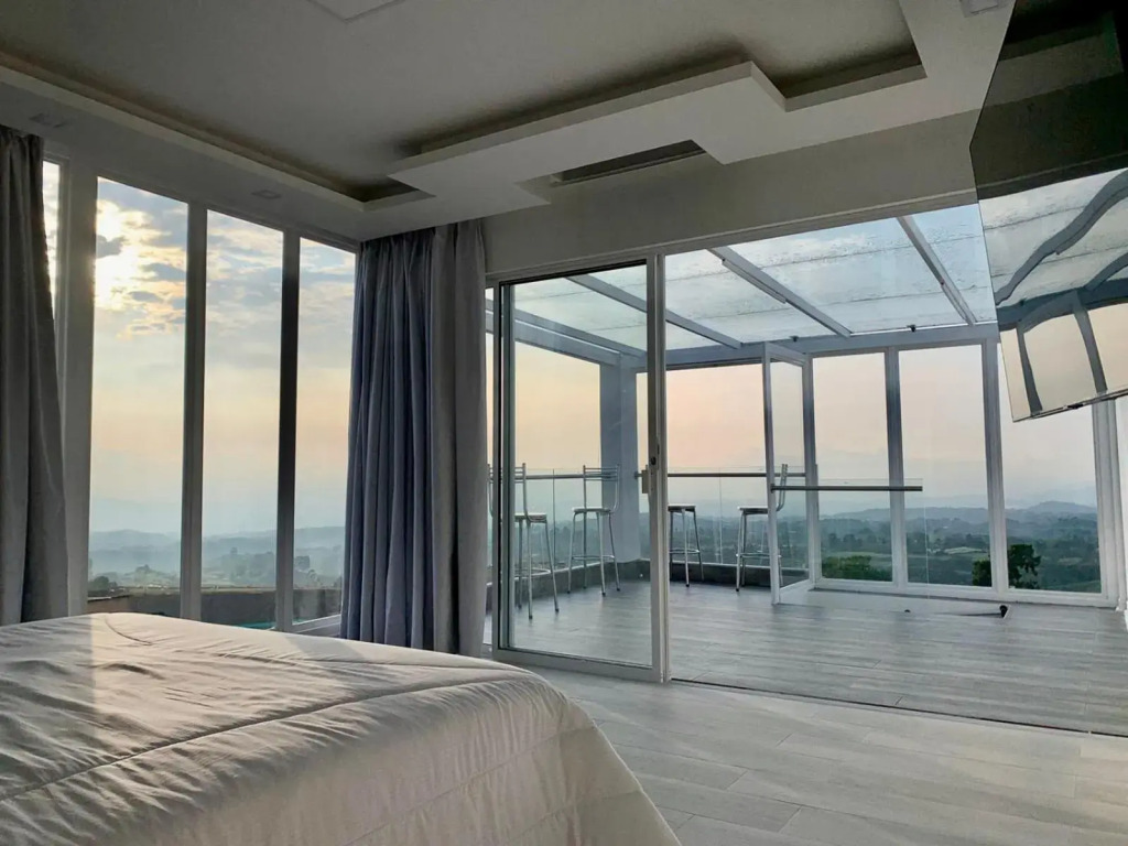 Penthouse - Vista Hermosa Apartments