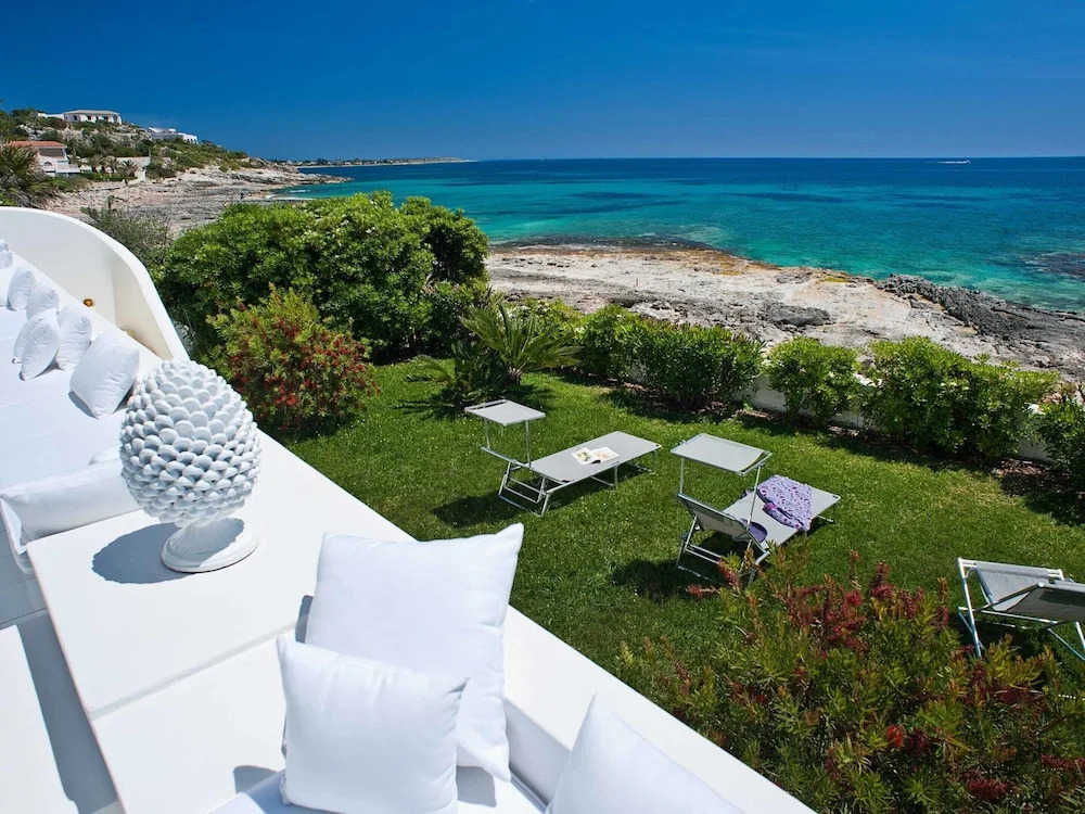 Modern Villa In Fontane Bianche With Terrace