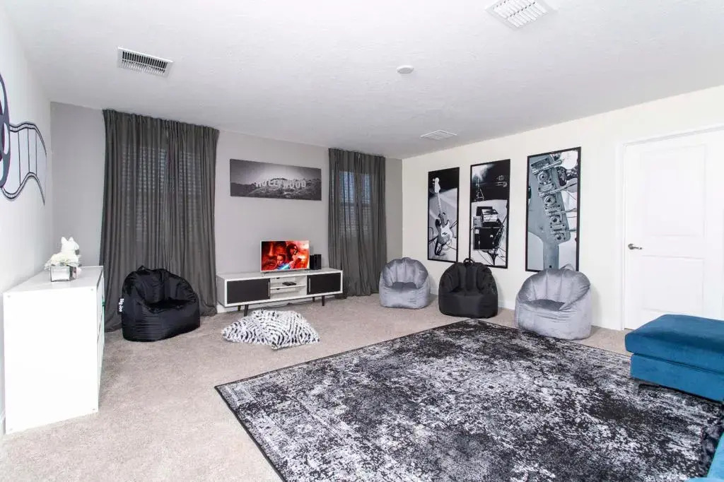 FUN 6 Bed MINNIE and AVENGERS at CHAMPIONS GATE, Davenport , US