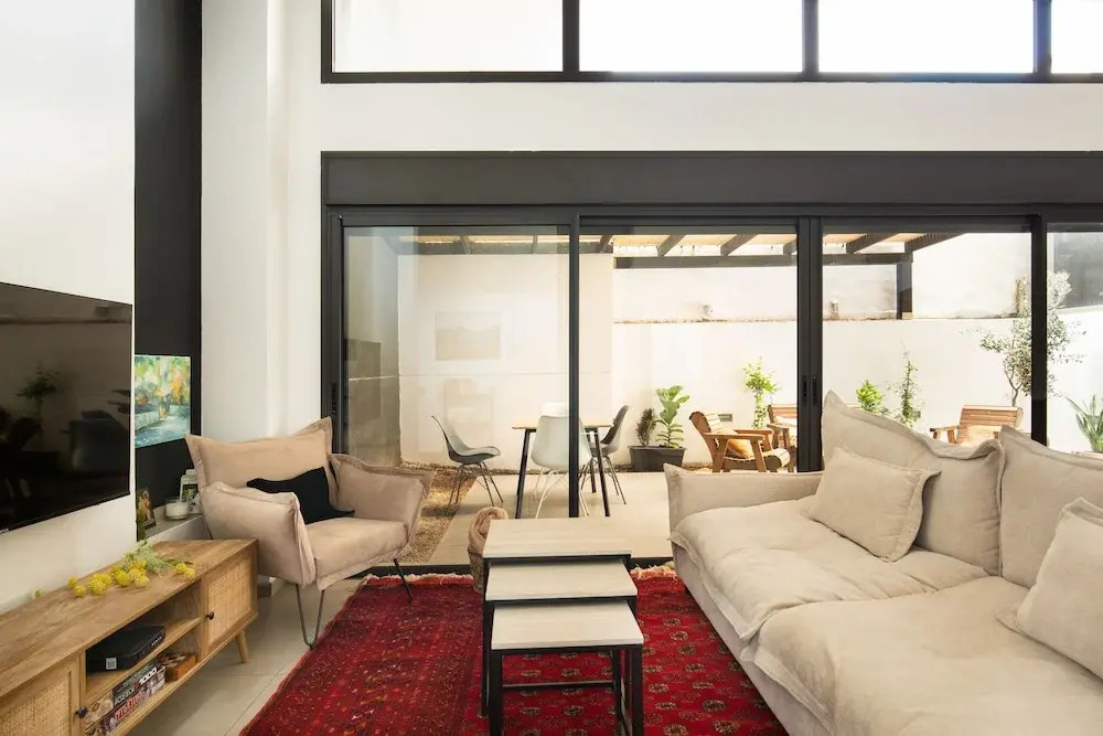 Cozy 2BDR with Parking